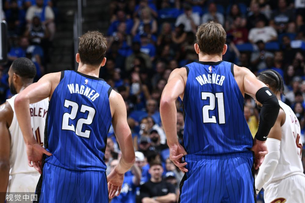 国脚顶薪待 国脚顶薪待