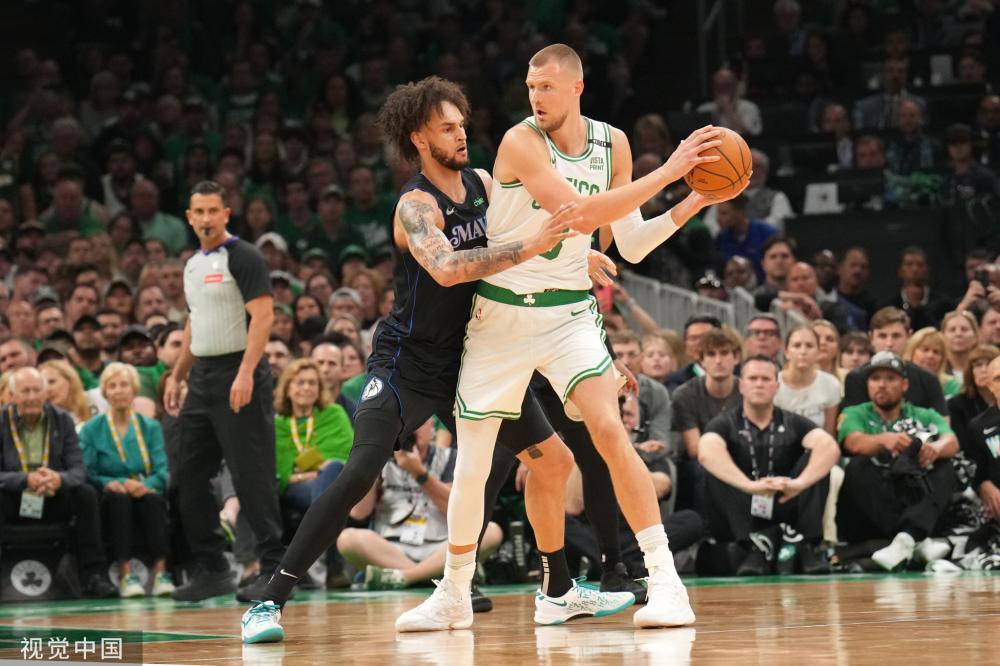 突球员上脚 突球员上脚