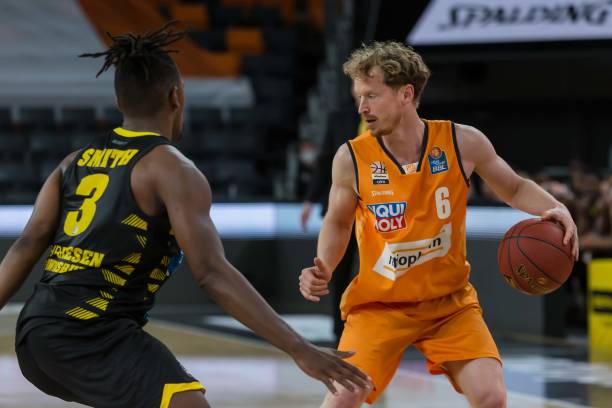 不前的球员 不前的球员