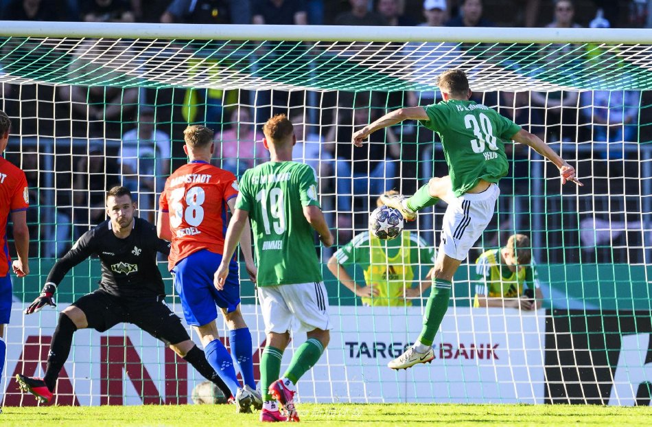 足球不仅仅 足球不仅仅