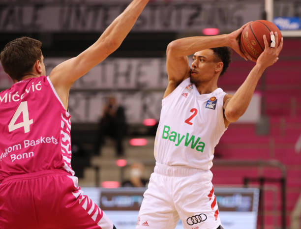 充满钦佩 充满钦佩